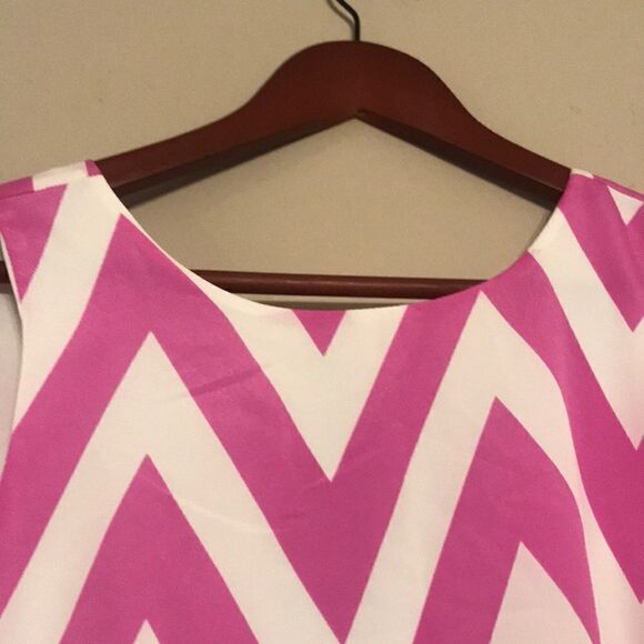 Everly Chevron Print Dress - Size Large - Picture 7 of 11